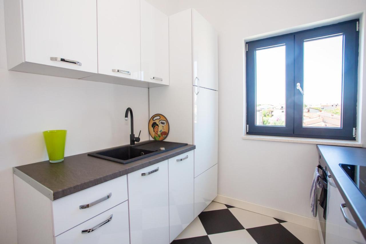 Black & White Apartment Rovinj Luaran gambar